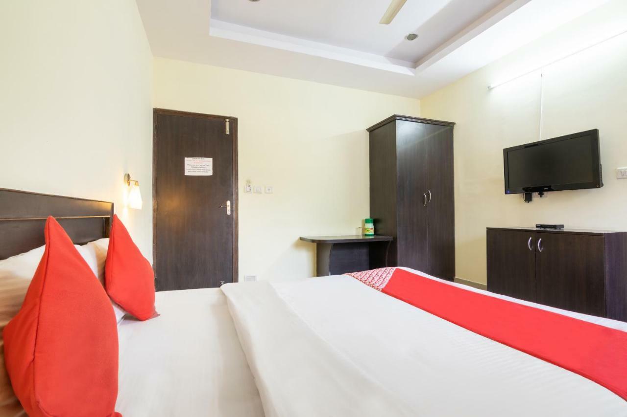 Oyo 345 Hotel Red Mount Aquilla Бангалор Экстерьер фото
